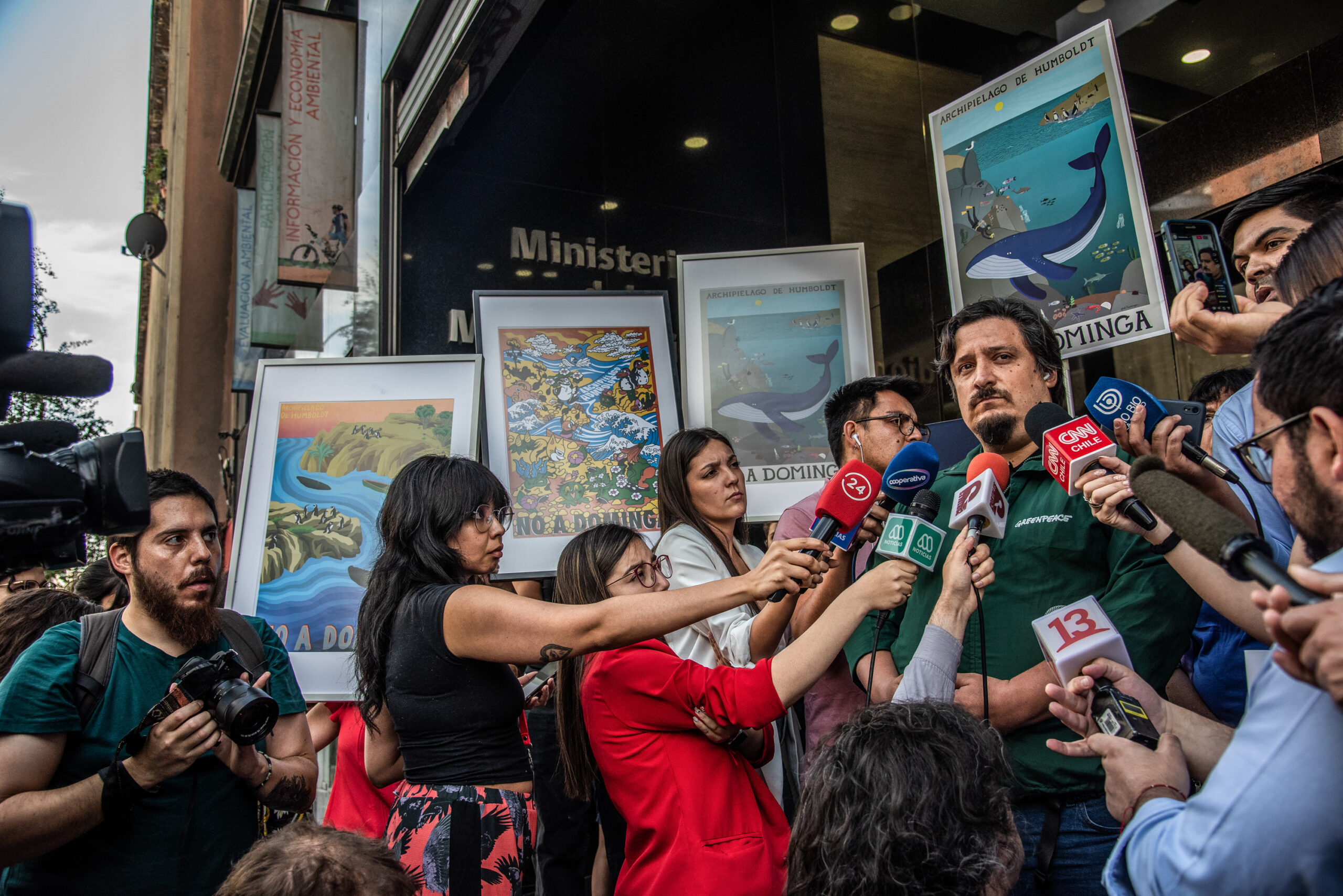 Retrato de Matías Asún, activista chileno y Director de Campañas de Greenpeace Andino.