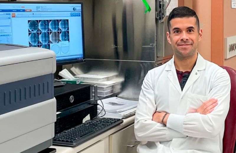 Renzo Emmanuel Vera, biólogo argentino especializado en terapias epigenéticas contra el cáncer de páncreas, en la Mayo Clinic.