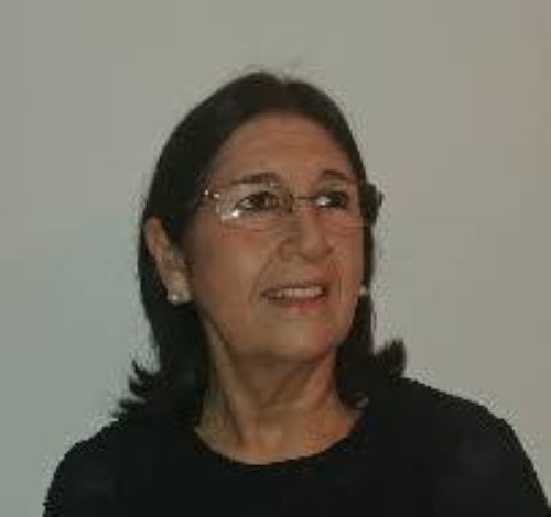 Graciela Scharovsky, investigadora argentina en oncología, trabajando en el laboratorio del Instituto de Genética Experimental de la Universidad Nacional de Rosario.